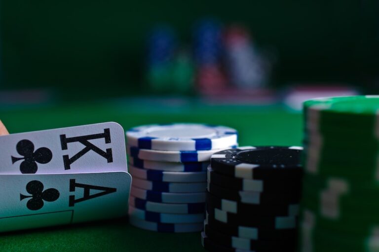 Exploring the Allure and Risks of Online Casinos